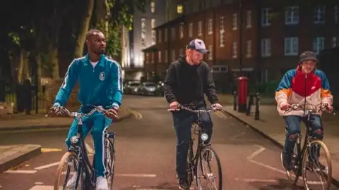 Ed Sheeran divulga trailer e fotos dos bastidores de seu próximo clipe, "Nothing On You"